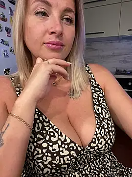 Cute Hot Alice online show from 26, 7, 2026