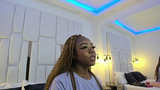 Snapshot of mia_schwarz chatting on 2, 2, 2025 mia schwarz online show from 2, 2, 2025