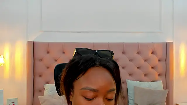 Snapshot of mia_schwarz chatting on 9, 9, 2025 mia schwarz online show from 9, 9, 2025