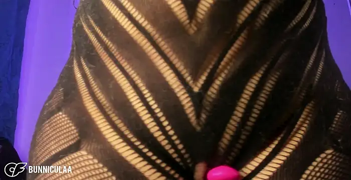 larissa01  online show from 6, 5, 2026
