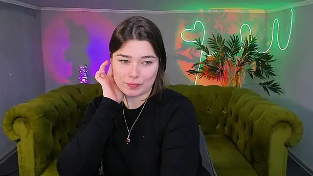 Snapshot of _Sun_Shy_ chatting on 1, 2, 2025  Sun Shy  online show from 1, 2, 2025