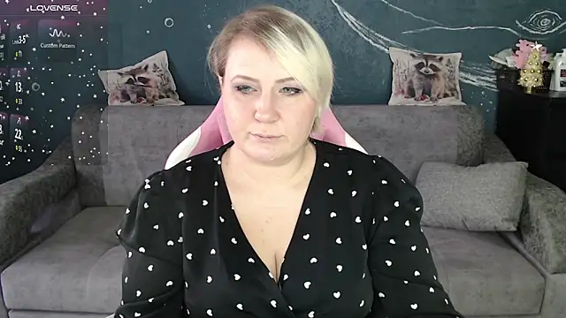 CuteHanna online show from 23, 12, 2025