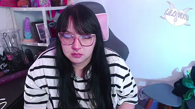 Snapshot of LiloMoon69 chatting on 30, 12, 2024 LiloMoon69 online show from 30, 12, 2024