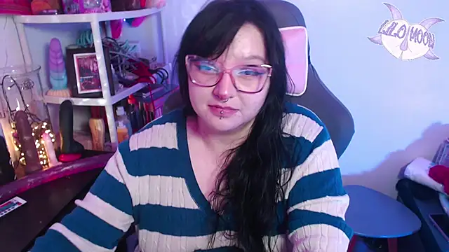 Snapshot of LiloMoon69 chatting on 4, 1, 2025 LiloMoon69 online show from 4, 1, 2025