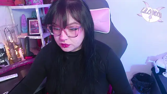Snapshot of LiloMoon69 chatting on 8, 1, 2025 LiloMoon69 online show from 8, 1, 2025