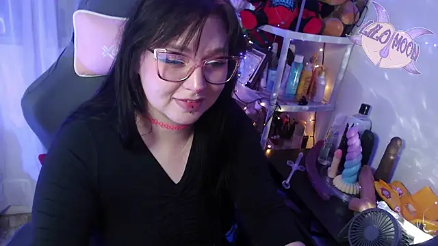 Snapshot of LiloMoon69 chatting on 1, 3, 2025 LiloMoon69 online show from 1, 3, 2025