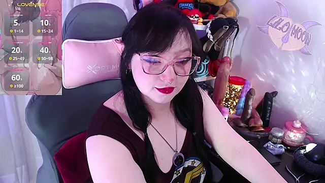 Snapshot of LiloMoon69 chatting on 9, 10, 2025 LiloMoon69 online show from 9, 10, 2025