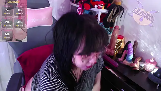 Snapshot of LiloMoon69 chatting on 21, 10, 2025 LiloMoon69 online show from 21, 10, 2025