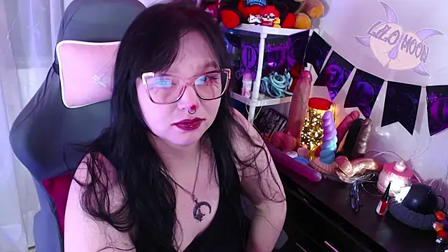 Snapshot of LiloMoon69 chatting on 28, 10, 2025 LiloMoon69 online show from 28, 10, 2025