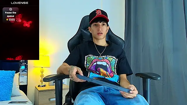 Snapshot of _CamiloBass chatting on 9, 8, 2026 CamiloBass online show from 9, 8, 2026