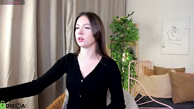 Nicole Charm online show from 8, 9, 2025