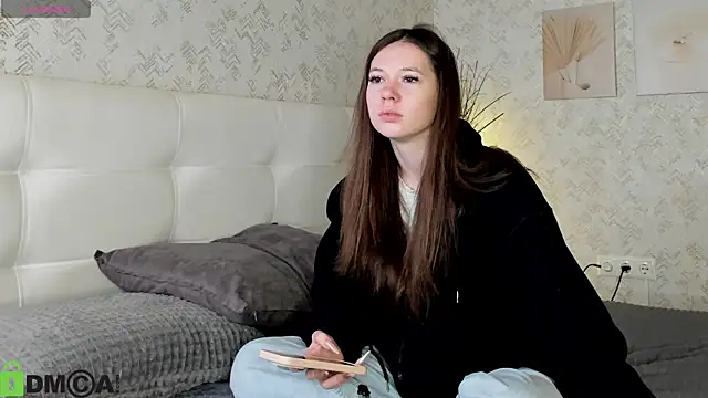 Nicole Charm online show from 22, 9, 2025