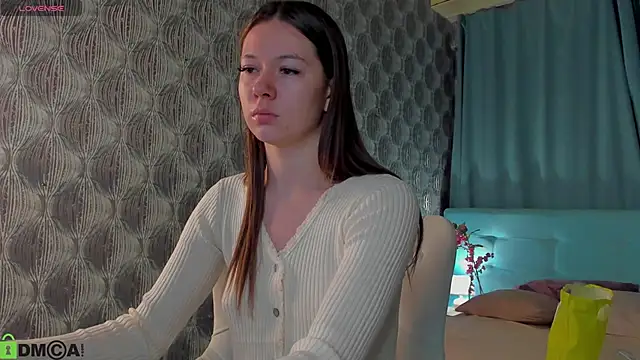 Nicole Charm online show from 10, 10, 2025