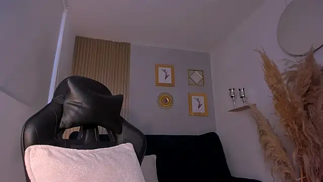 Snapshot of NatyFerrer_ chatting on 11, 10, 2025 NatyFerrer  online show from 11, 10, 2025
