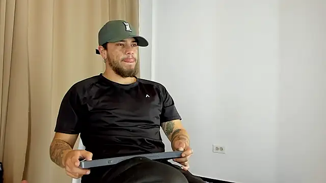 Snapshot of Beard_xox chatting on 13, 1, 2025 Beard xox online show from 13, 1, 2025