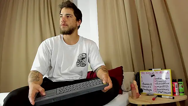 Snapshot of Beard_xox chatting on 25, 1, 2025 Beard xox online show from 25, 1, 2025