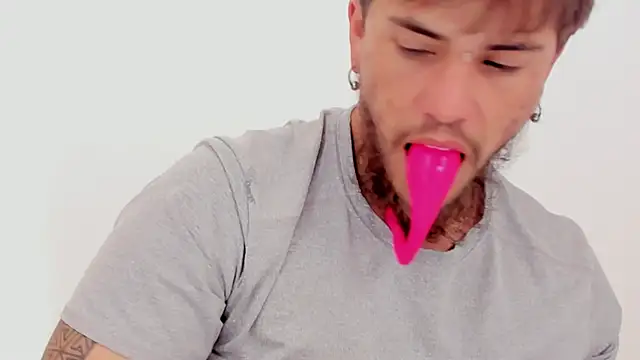 Snapshot of Beard_xox chatting on 13, 10, 2025 Beard xox online show from 13, 10, 2025