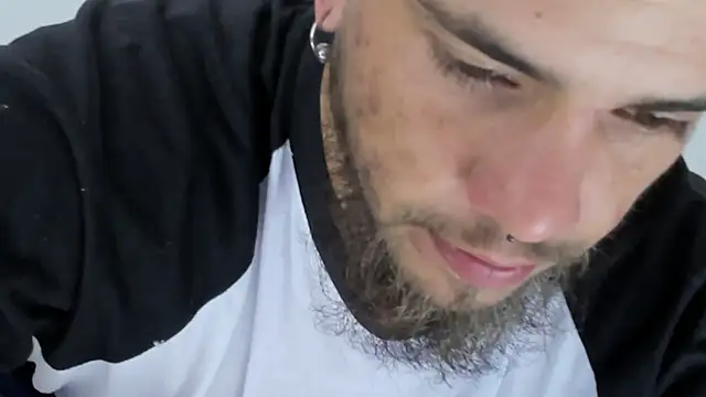 Snapshot of Beard_xox chatting on 24, 10, 2025 Beard xox online show from 24, 10, 2025