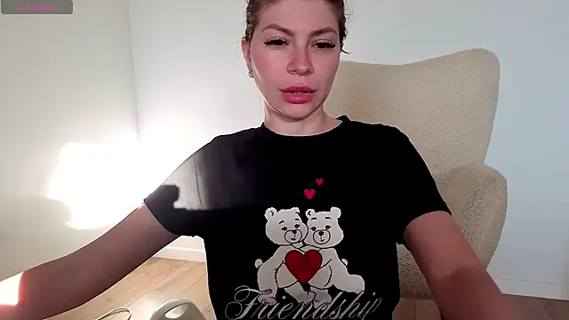 Jullyenn3 online show from 4, 5, 2026