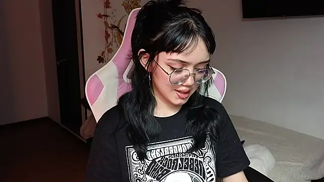 suzumi   online show from 14, 12, 2024