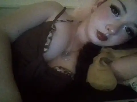 Snapshot of Cerisee04 chatting on 12, 10, 2025 Cerisee04 online show from 12, 10, 2025