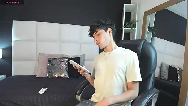 Snapshot of Santy_carrington chatting on 13, 12, 2024 Santy carrington online show from 13, 12, 2024