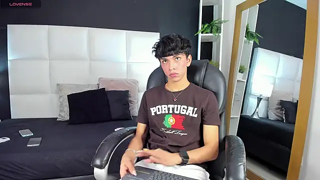 Snapshot of Santy_carrington chatting on 16, 12, 2024 Santy carrington online show from 16, 12, 2024