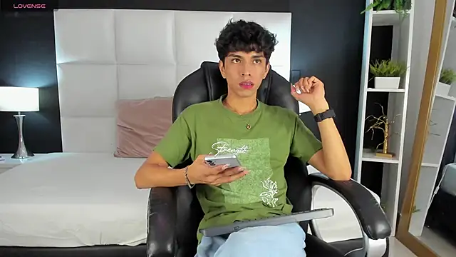 Snapshot of Santy_carrington chatting on 19, 12, 2024 Santy carrington online show from 19, 12, 2024