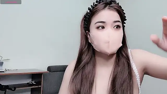 Snapshot of LyLy_Office chatting on 8, 1, 2025 LyLy Office online show from 8, 1, 2025