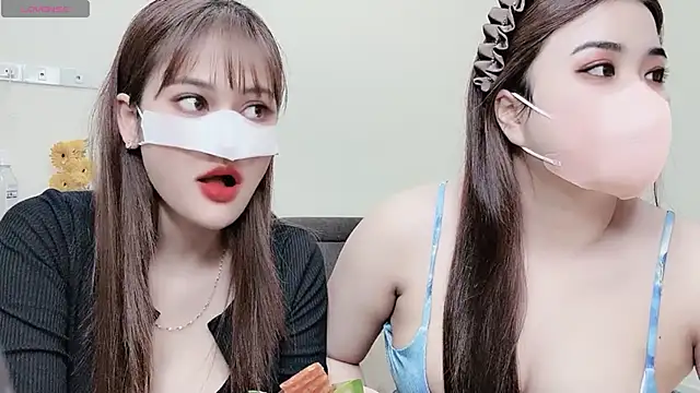 Snapshot of LyLy_Office chatting on 12, 1, 2025 LyLy Office online show from 12, 1, 2025