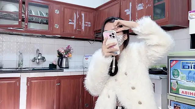 Snapshot of LyLy_Office chatting on 10, 3, 2026 LyLy Office online show from 10, 3, 2026