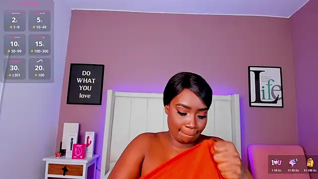 Britanymooree online show from 30, 10, 2025