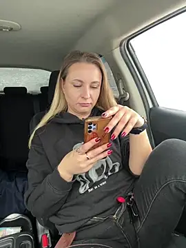 Snapshot of OlgaBuzzz chatting on 22, 12, 2025 OlgaBuzzz online show from 22, 12, 2025