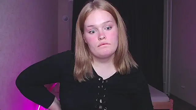 Snapshot of rozzhaos8 chatting on 11, 3, 2025 rozzhaos8 online show from 11, 3, 2025