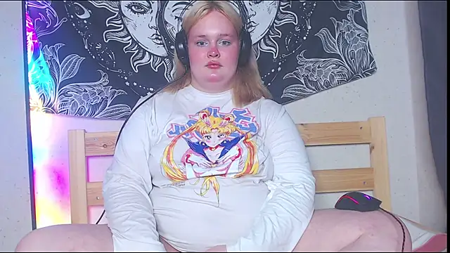 Snapshot of rozzhaos8 chatting on 13, 9, 2025 rozzhaos8 online show from 13, 9, 2025