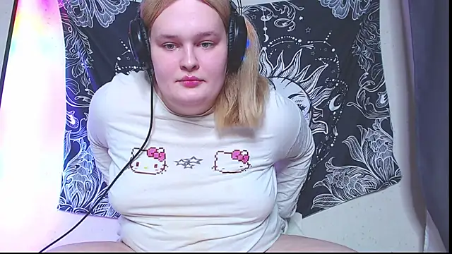 Snapshot of rozzhaos8 chatting on 26, 9, 2025 rozzhaos8 online show from 26, 9, 2025