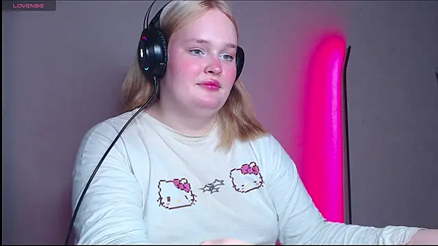 Snapshot of rozzhaos8 chatting on 31, 10, 2025 rozzhaos8 online show from 31, 10, 2025