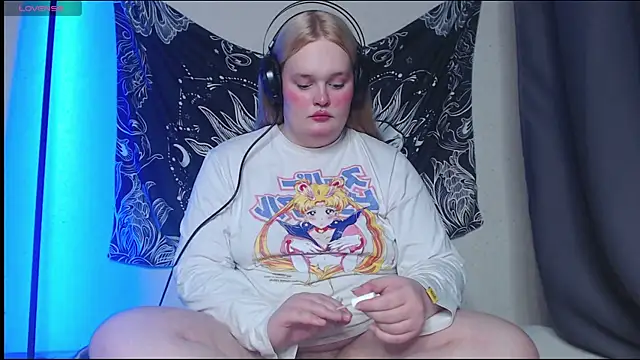 Snapshot of rozzhaos8 chatting on 4, 11, 2025 rozzhaos8 online show from 4, 11, 2025