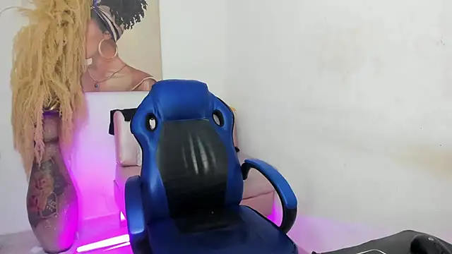 mia foxts online show from 10, 11, 2025