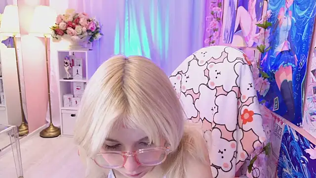 Snapshot of Coconut_Mia chatting on 8, 9, 2025 Coconut Mia online show from 8, 9, 2025