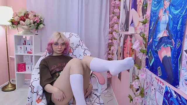 Snapshot of Coconut_Mia chatting on 9, 10, 2025 Coconut Mia online show from 9, 10, 2025