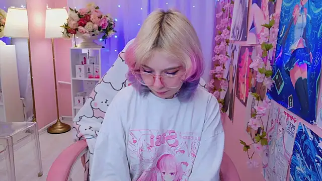 Snapshot of Coconut_Mia chatting on 8, 11, 2025 Coconut Mia online show from 8, 11, 2025