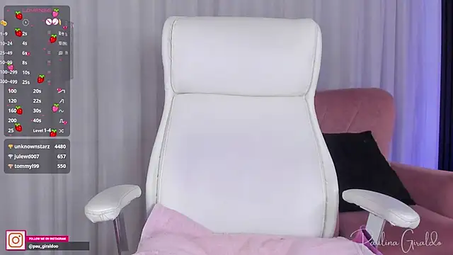 Snapshot of misspaulinaa chatting on 12, 12, 2024 misspaulinaa online show from 12, 12, 2024