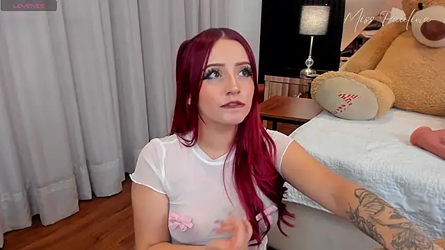 Snapshot of misspaulinaa chatting on 19, 2, 2025 misspaulinaa online show from 19, 2, 2025