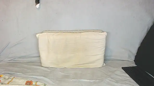 Snapshot of qustci-couple chatting on 21, 10, 2025 qustci-couple online show from 21, 10, 2025