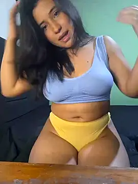 Snapshot of yuliparis chatting on 1, 2, 2025 yuliparis online show from 1, 2, 2025