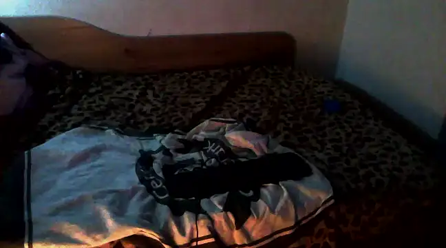 Snapshot of eblata04 chatting on 5, 1, 2025 eblata04 online show from 5, 1, 2025