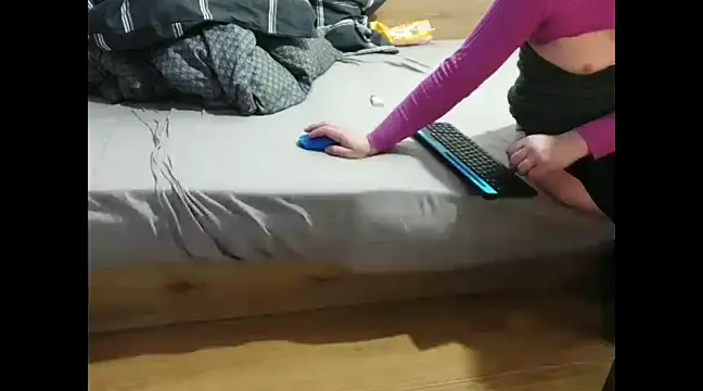 Snapshot of eblata04 chatting on 1, 3, 2025 eblata04 online show from 1, 3, 2025