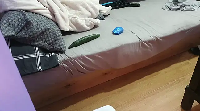 Snapshot of eblata04 chatting on 4, 3, 2025 eblata04 online show from 4, 3, 2025