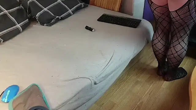 Snapshot of eblata04 chatting on 2, 12, 2025 eblata04 online show from 2, 12, 2025